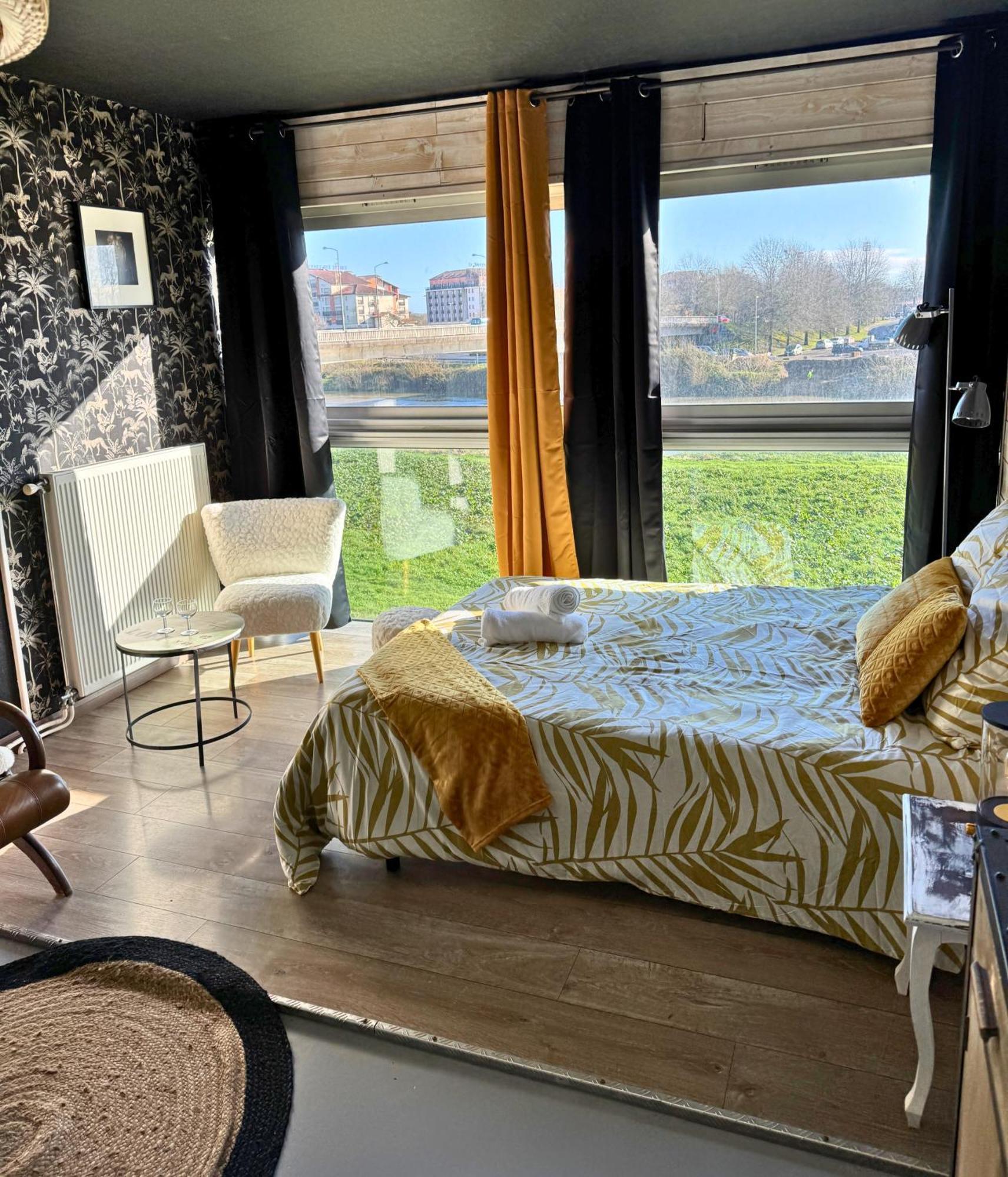 Appartement Majestic - Wifi - Parking - Vue à Dax Extérieur photo