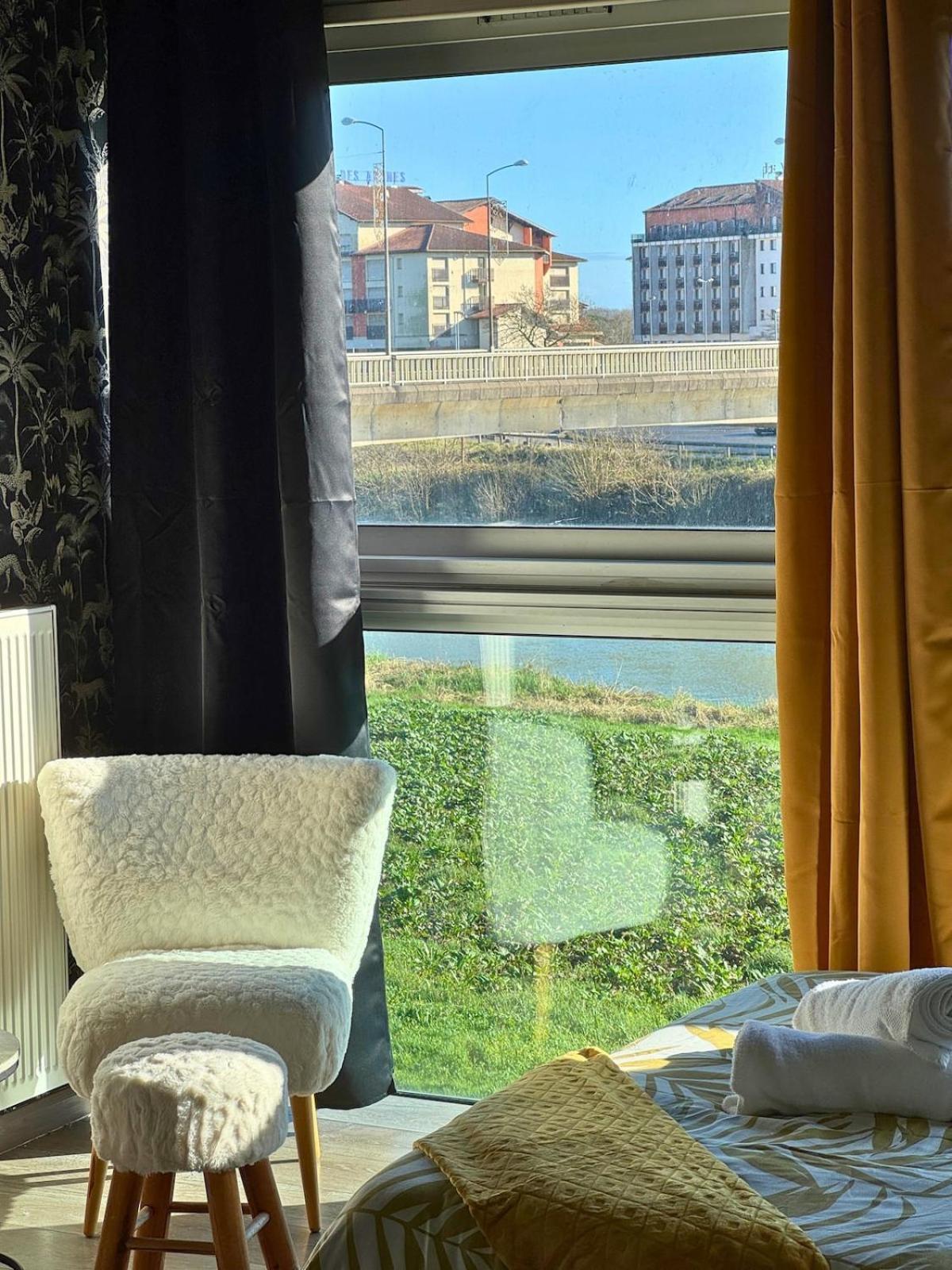 Appartement Majestic - Wifi - Parking - Vue à Dax Extérieur photo